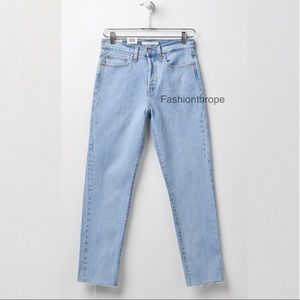 Levi’s Wedgie Icon Fit Jeans Light Wash Womens NWT